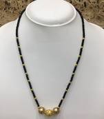 Fashion Antique Gold 3 Round Mani Pendant Mangalsutra Black Beads Single Line Layer Short Chain