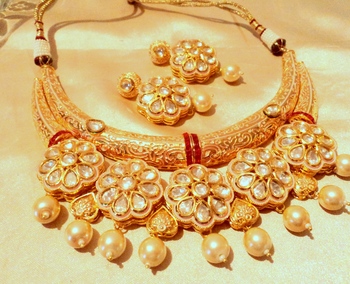 Golden Jadau Kundan Hasli Necklace Sets 