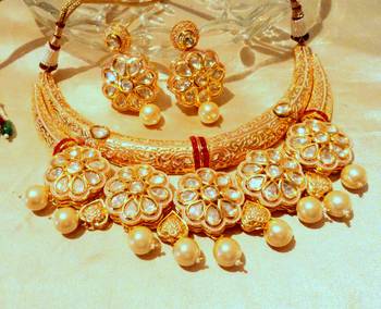 Golden Jadau Kundan Hasli Necklace Sets 2