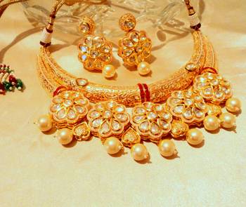 Golden Jadau Kundan Hasli Necklace Sets 4