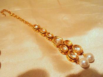 Gold Kundan Maang Tikka 1