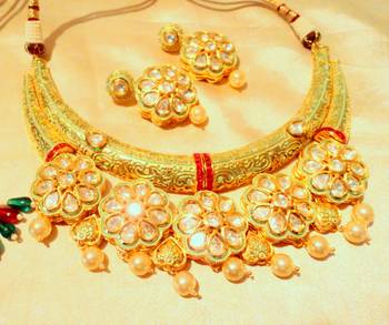 Greenish And Golden Tone Kundan Hasli Jadau Necklace Sets 2