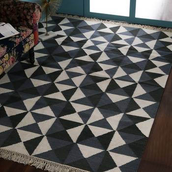 PEQURA Grey Woollen Geometric Patterned Rectangle Carpet 1