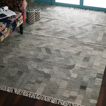 PEQURA Grey Textured Woollen Patterned Hand Woven Carpet 1