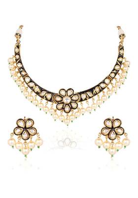 Black Meenakari And Kundan Choker Necklace With Studs 2