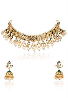 Kundan And Pearls Choker Necklace With Jhumka 2