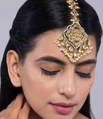Kundan And Pearls Maangtikka