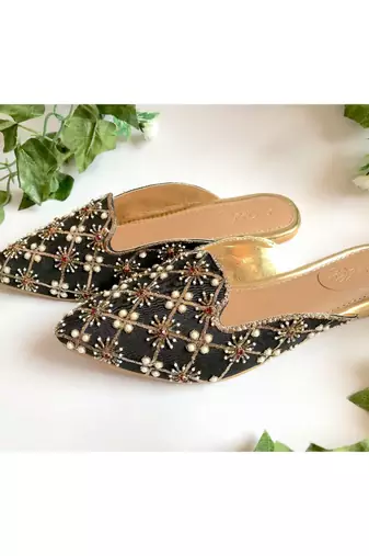Black Nakshi