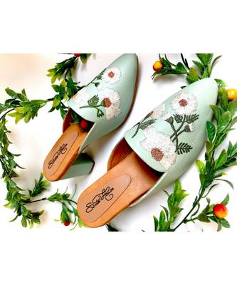 Mint Green Daisy 1