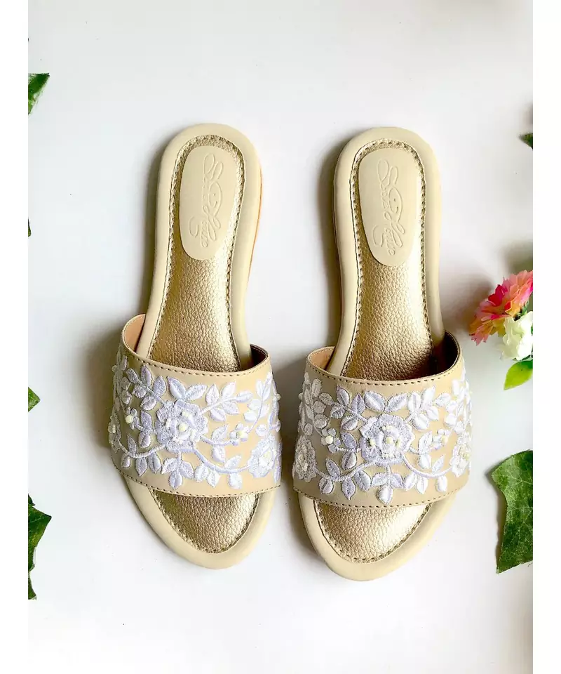 Baroque Cr  me Flats