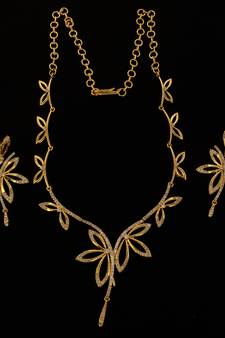 Gold necklace-sets
