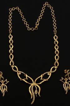 Gold necklace-sets
