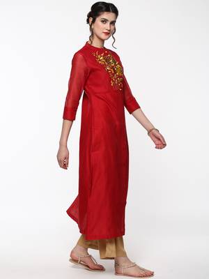 Red Embroidered Front & Side Slit Kurta 5