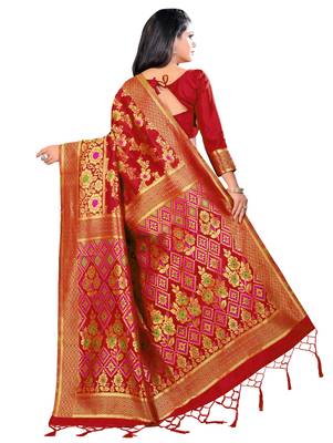 Red woven jacquard saree with blouse 2
