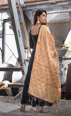 black bandhani print anarkali with golden dupatta 3