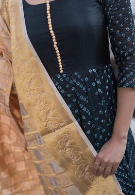 black bandhani print anarkali with golden dupatta 4