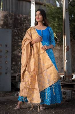 blue bandhani anarkali with golden dupatta 2