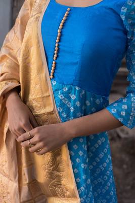 blue bandhani anarkali with golden dupatta 4