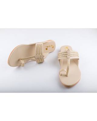 Beige & Golden Kolhapuris 3