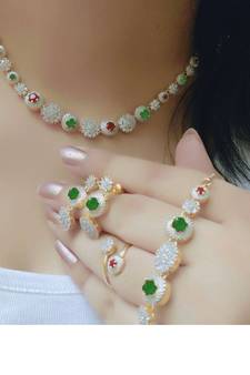 Multicolor necklaces