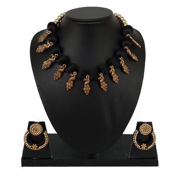 Black collar-necklace 1