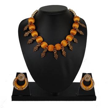 Gold collar-necklace 1