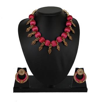 Pink collar-necklace 1