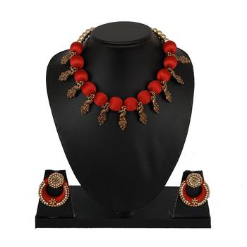 Red collar-necklace 1