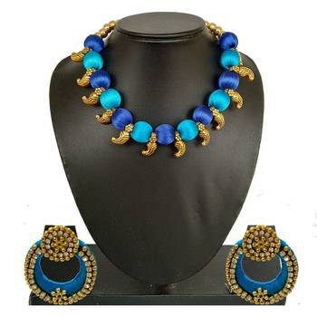 Blue collar-necklace 1
