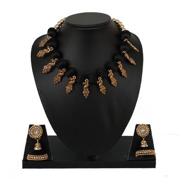 Black collar-necklace 1