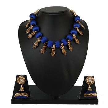 Blue collar-necklace 1