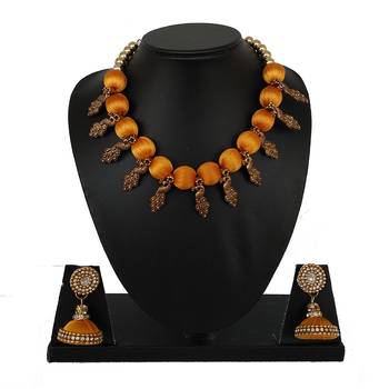 Gold collar-necklace 1