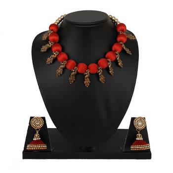 Red collar-necklace 1