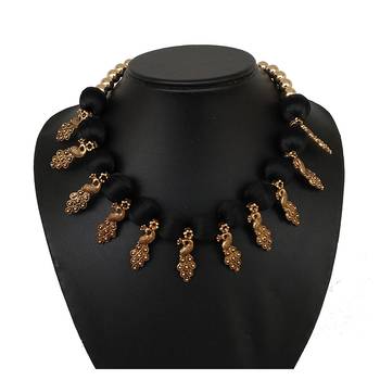 Black collar-necklace 1