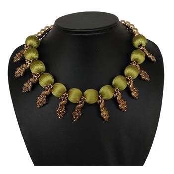 Green collar-necklace 1
