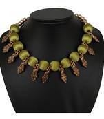 Green collar-necklace