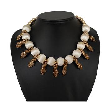White collar-necklace 1