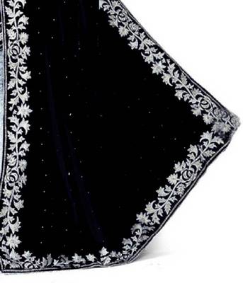 Black Woven Velvet Saree With Blouse 3