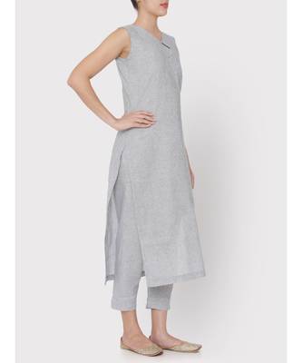 Handloom light grey sleeveless suit 3