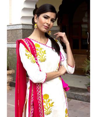 Amber Mughal Butta Handblock Kurta Set With Gulabo Dupatta 3