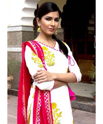 Amber Mughal Butta Handblock Kurta Set With Gulabo Dupatta 5