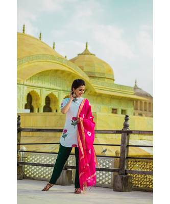 White Rosewood Kurta Set With Pink Dupatta 5
