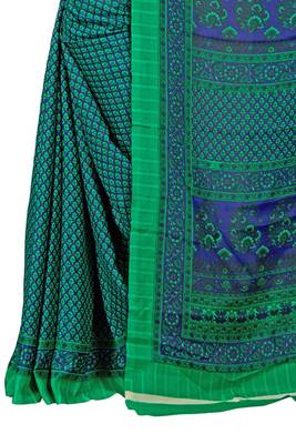 Blue printed crepe saree with blouse 4