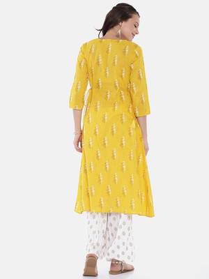Women Mustard Printed Straight Kurta 3