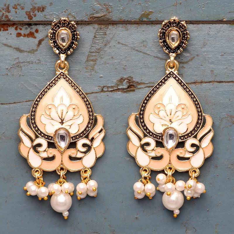 Beige danglers-drops