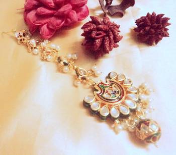 Gold Kundan Maang Tikka 2