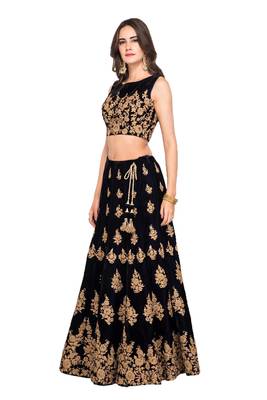 Black embroidered velvet semi stitched lehenga 3