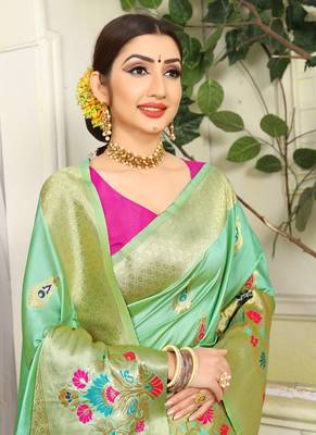 Green woven jacquard saree with blouse 2