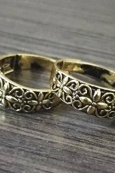 Gold toe-rings
