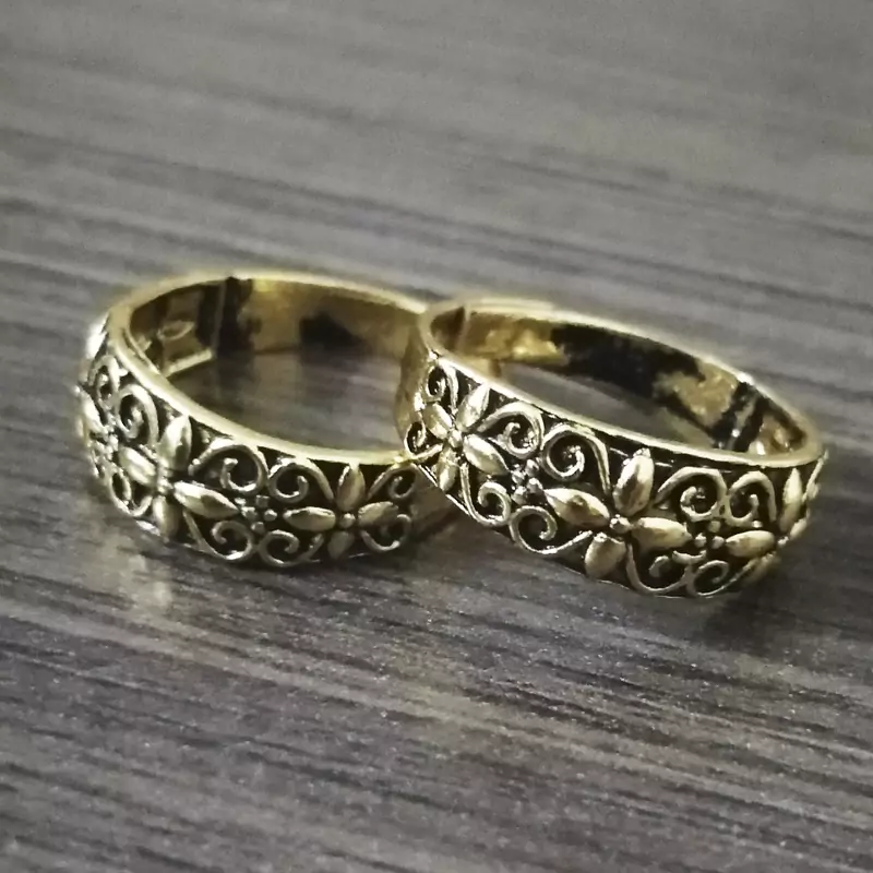 Gold toe-rings